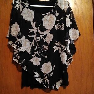 Floral🌼 Tank Flowy Top Approx Size L- XL